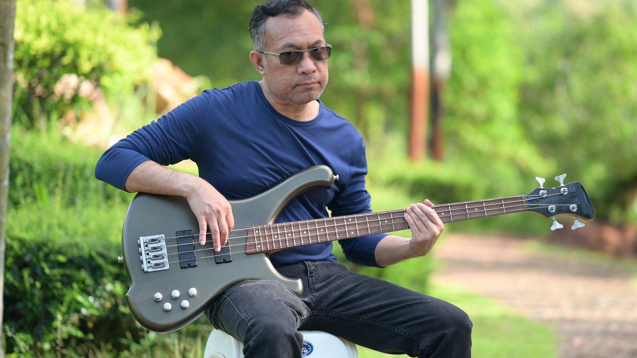 Basse 5 cordes fiable à moins de 400 € en 2026 : guide expert