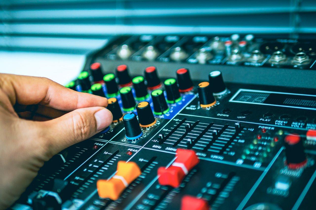 Budget carte son 4 entrées XLR pour groupe amateur : guide complet