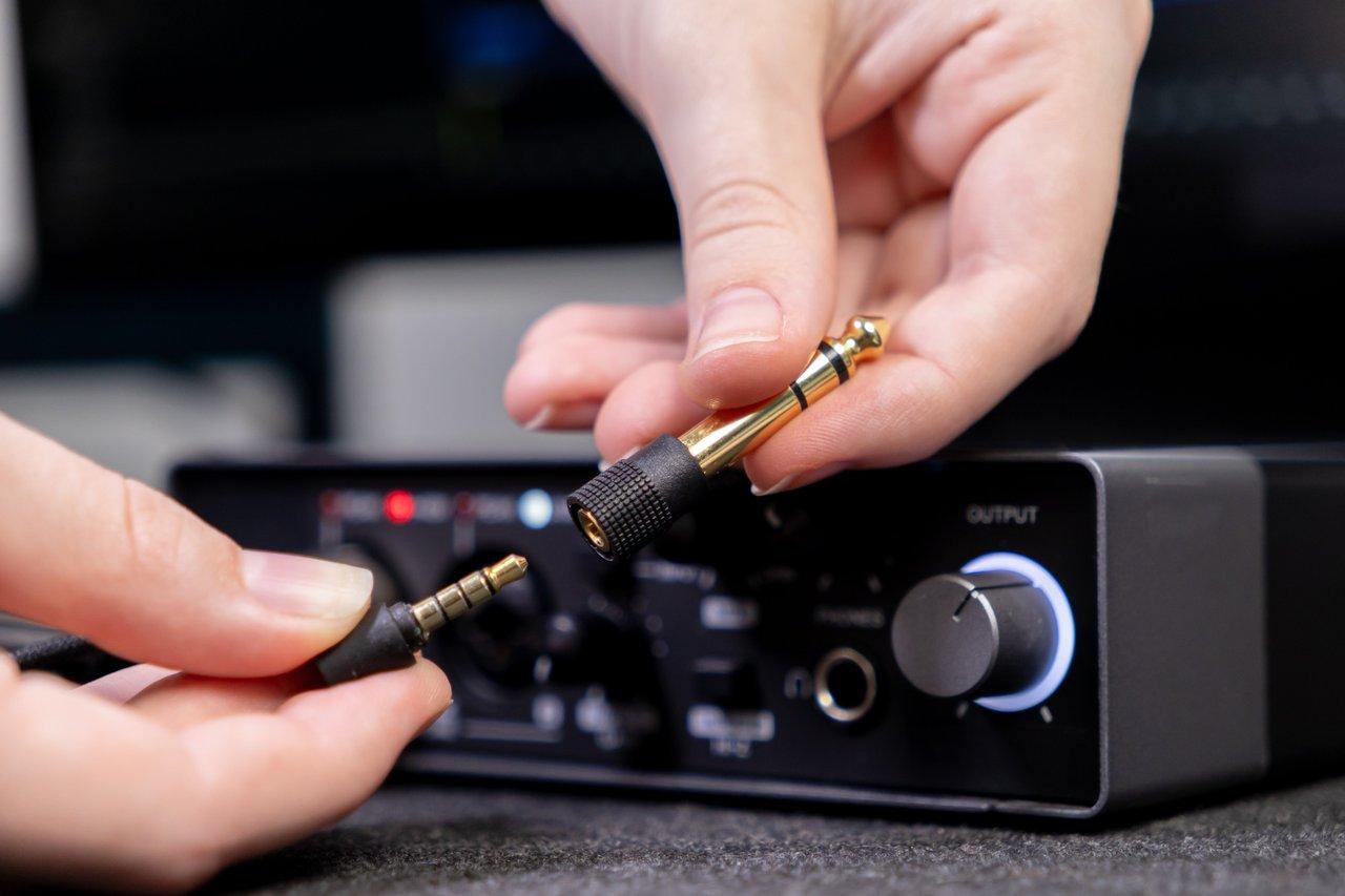 Calculer le facteur de démultiplication d’un splitter audio en scène live