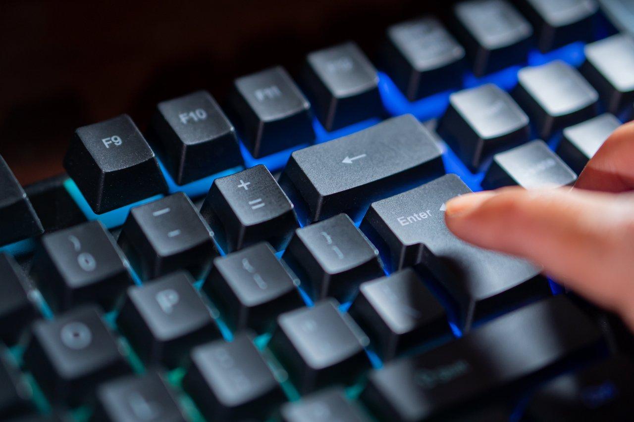 Comprendre la vélocité sur un clavier : rôle et importance pour l'expressivité