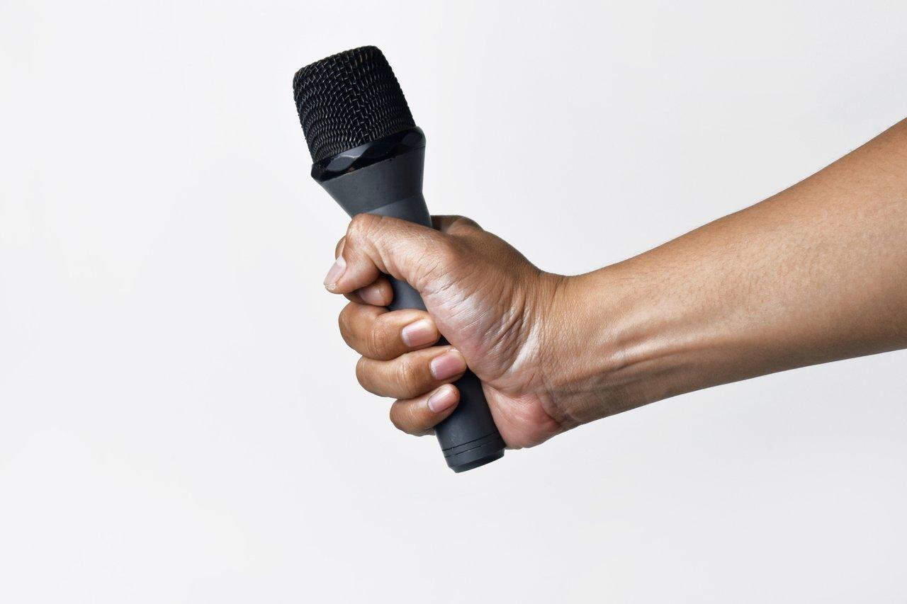 Filtrer les bruits de la rue avec un micro dynamique sous 120€ : quels modèles fonctionnent vraiment ?