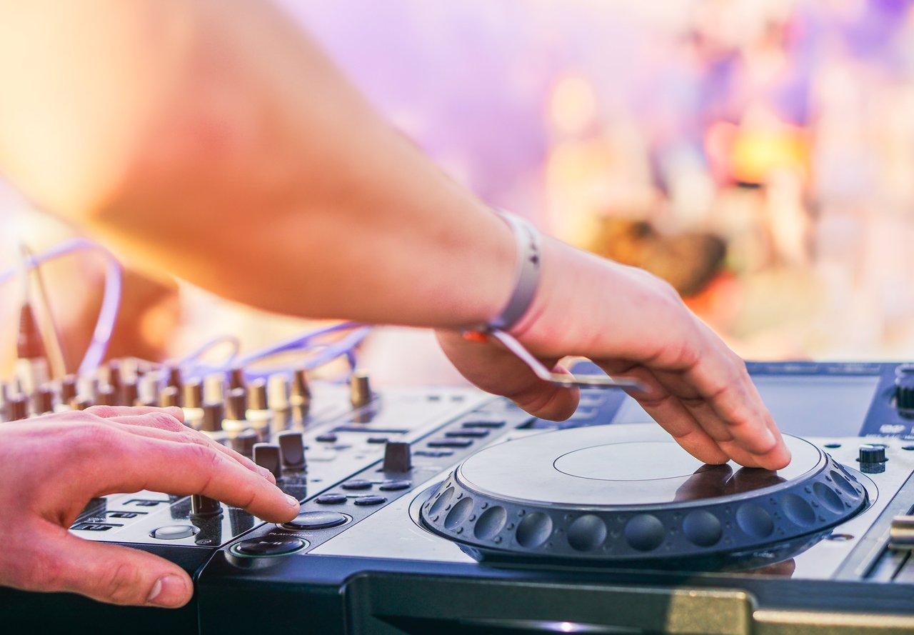 Packs DJ tout-en-un pour open air festival 2026 : options, tarifs et impacts météo