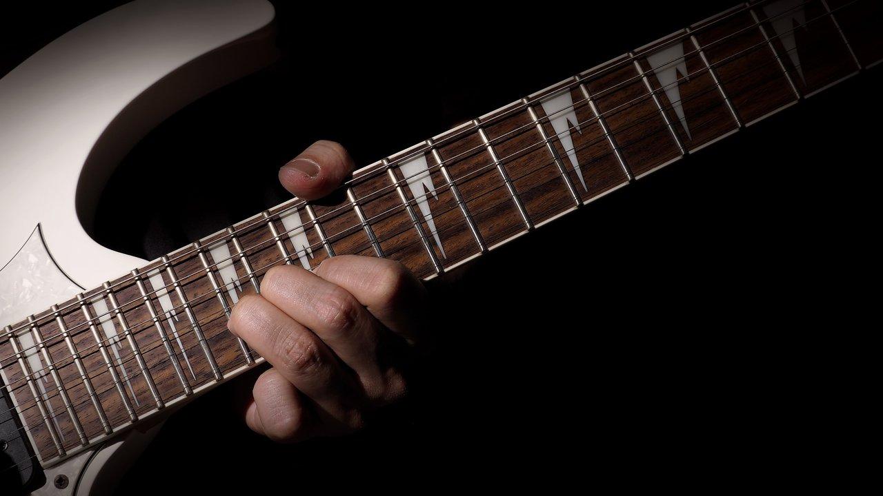 Routine efficace de 20 minutes pour progresser à la guitare électrique