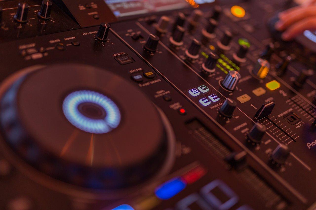 SYNC sur contrôleur DJ : avantages et limites du calage automatique