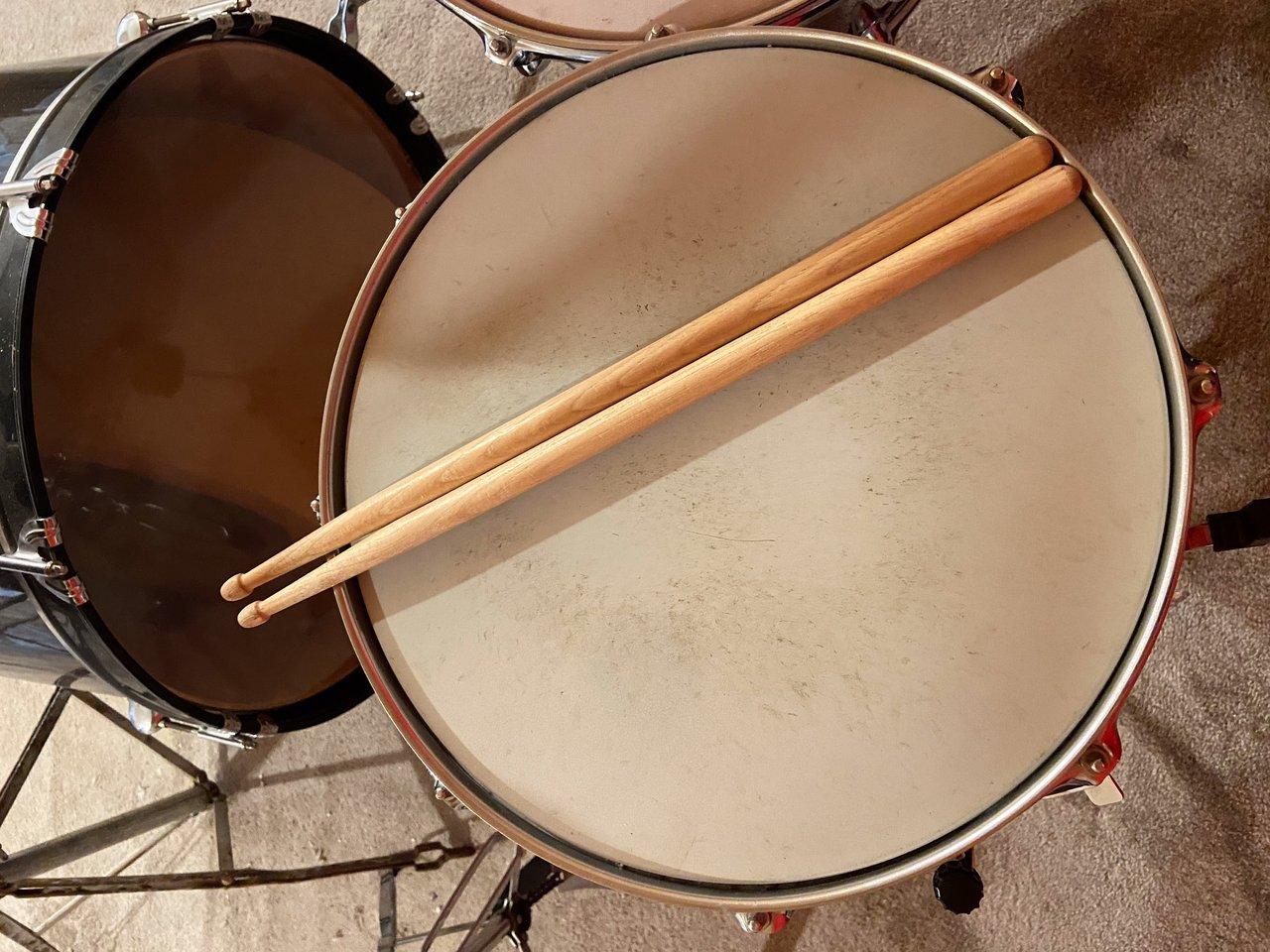 Synchroniser mains et pieds batterie : méthodes pour maîtriser les rythmes complexes