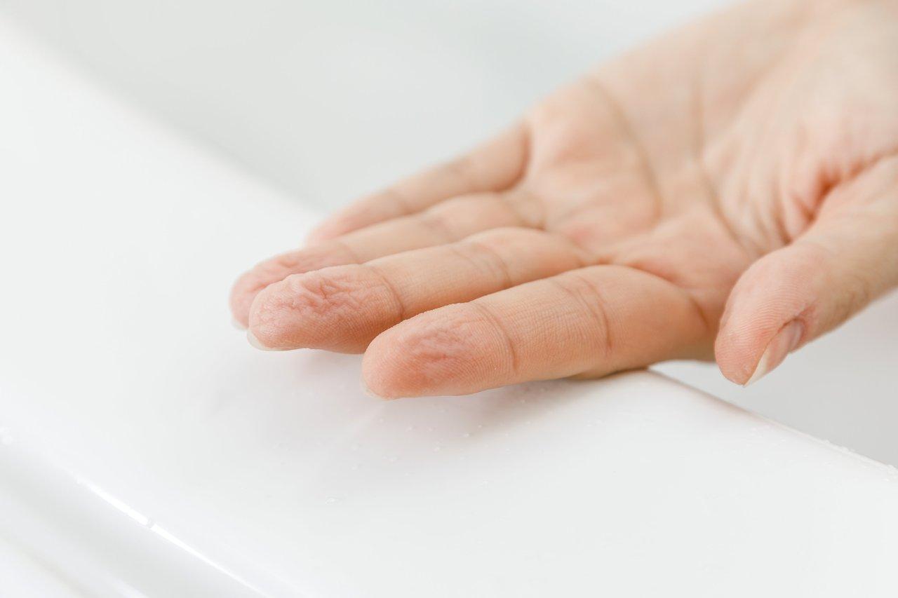 Techniques éprouvées pour garder ses doigts chauds lors des répétitions hivernales