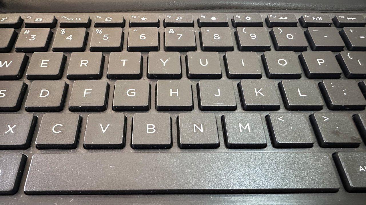 Yamaha PSR-E373 vs Casio CT-X700 : comparatif détaillé pour débutants autodidactes