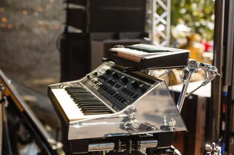 4 synthétiseurs analogiques d’entrée de gamme idéaux pour débuter en production électro