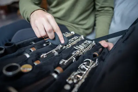 Budget annuel d’entretien d’un saxophone alto : pièces courantes à remplacer et coûts associés