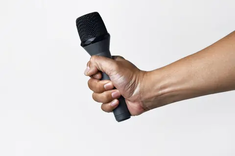 Filtrer les bruits de la rue avec un micro dynamique sous 120€ : quels modèles fonctionnent vraiment ?