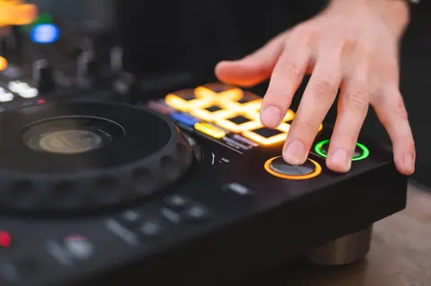 Hot Cue sur contrôleur DJ : utilité concrète et exemples pratiques en set