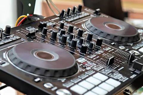 Investir dans une platine vinyle DJ scratch : analyse technique 2026