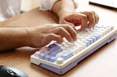 Layering au clavier : créer des textures sonores riches et dynamiques