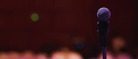 Microphones adaptés à la chorale en salle polyvalente : comparatif avant le pic de concerts de fin d’année scolaire