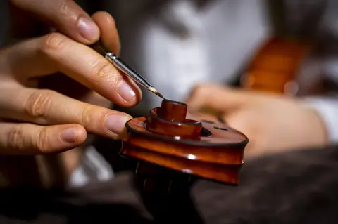 Optimiser la durée de vie de vos cordes de violon : fréquence et méthodes de nettoyage