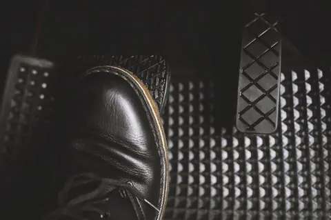 Sustain, Sostenuto et Soft : guide expert des pédales de piano