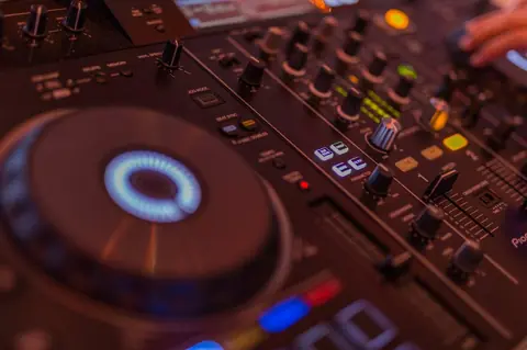 SYNC sur contrôleur DJ : avantages et limites du calage automatique
