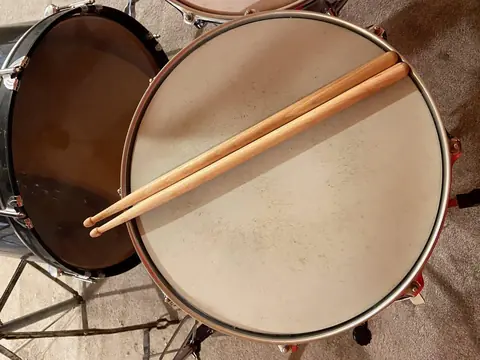 Synchroniser mains et pieds batterie : méthodes pour maîtriser les rythmes complexes