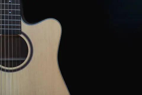 Top 5 guitares acoustiques à pan coupé pour jeunes musiciens intermédiaires en 2026