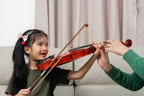 Violon 4/4 enfant 2026 : critères sécuritaires et budget moyen expert