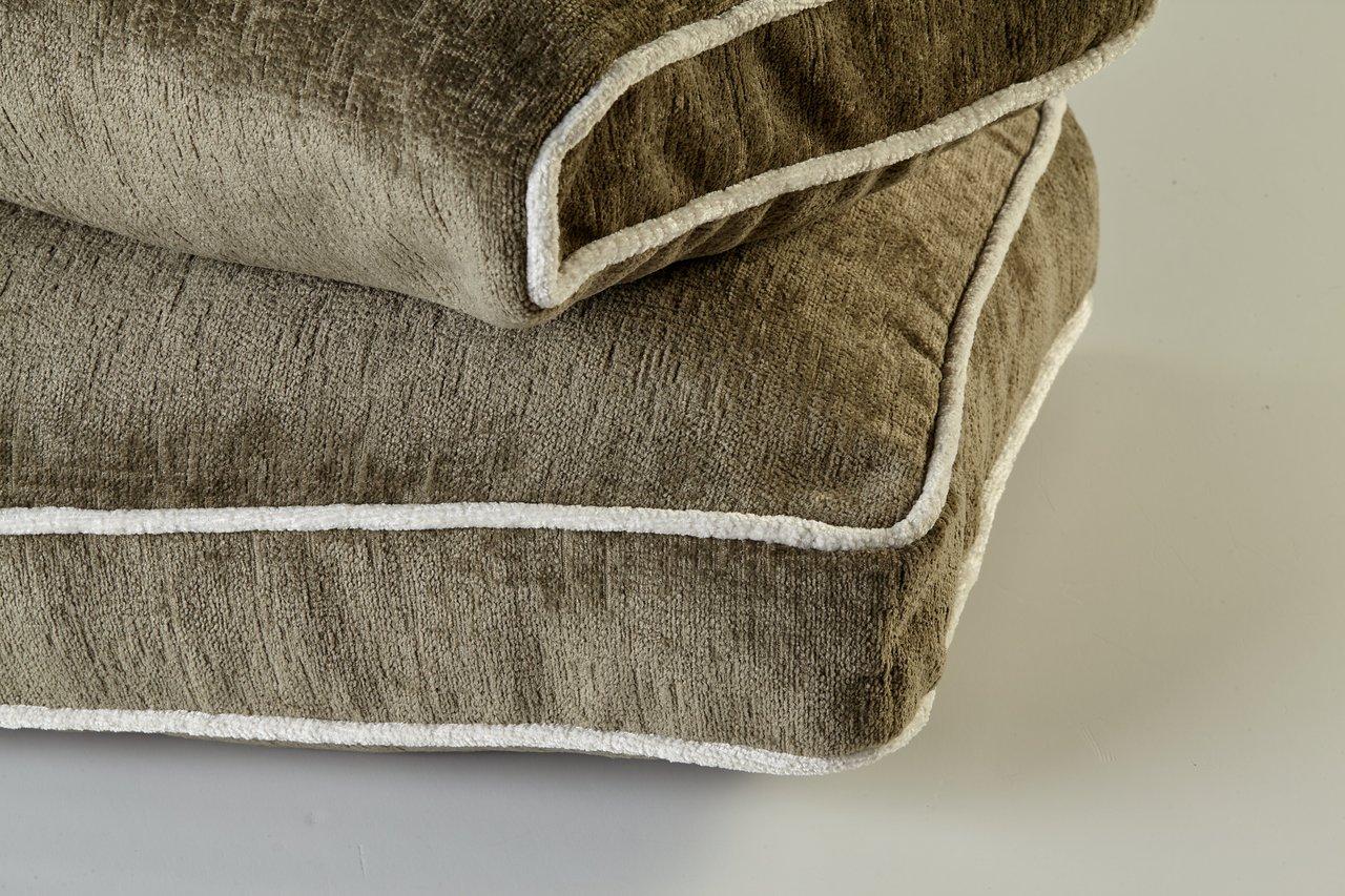 Casque Beyerdynamic DT 770 Pro avec coussinets en velours, idéal pour un monitoring précis en studio.