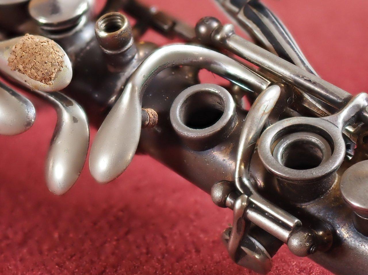 Détails des clés et finitions de la Yamaha clarinet closeup, modèle YCL 255 S et YCL 457 II 22.