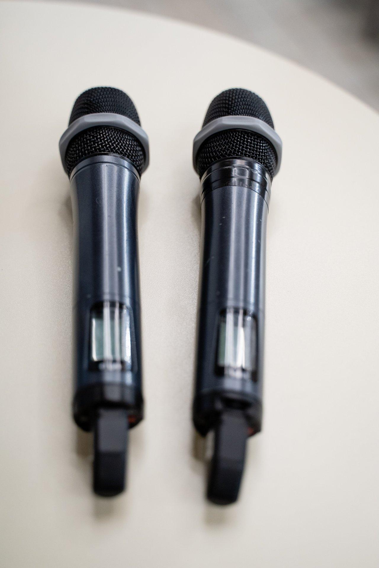 Micros omnidirectionnels et dynamiques pour microphones d'amateur lors du concert de chorale de printemps.